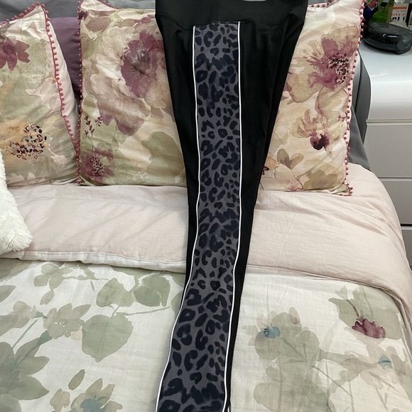 Victoria’s Secret pink ultimate Leggings - Picture 4 of 6